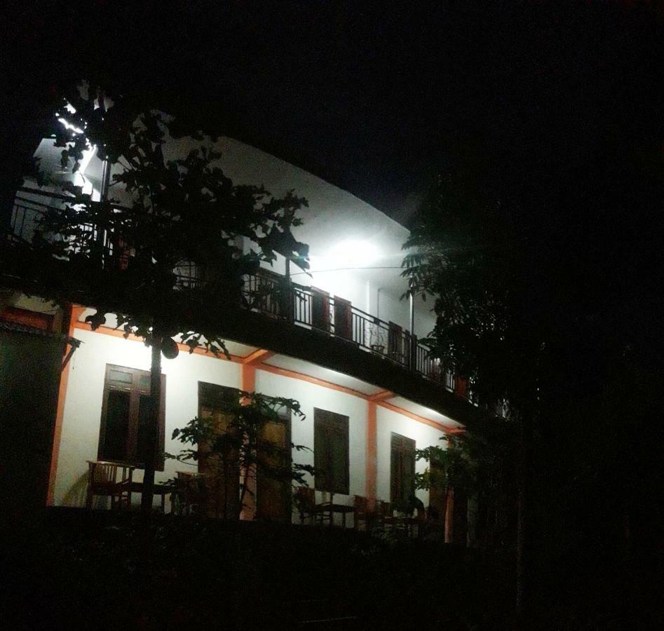 The Teuz B&B Labuan Bajo Exterior foto